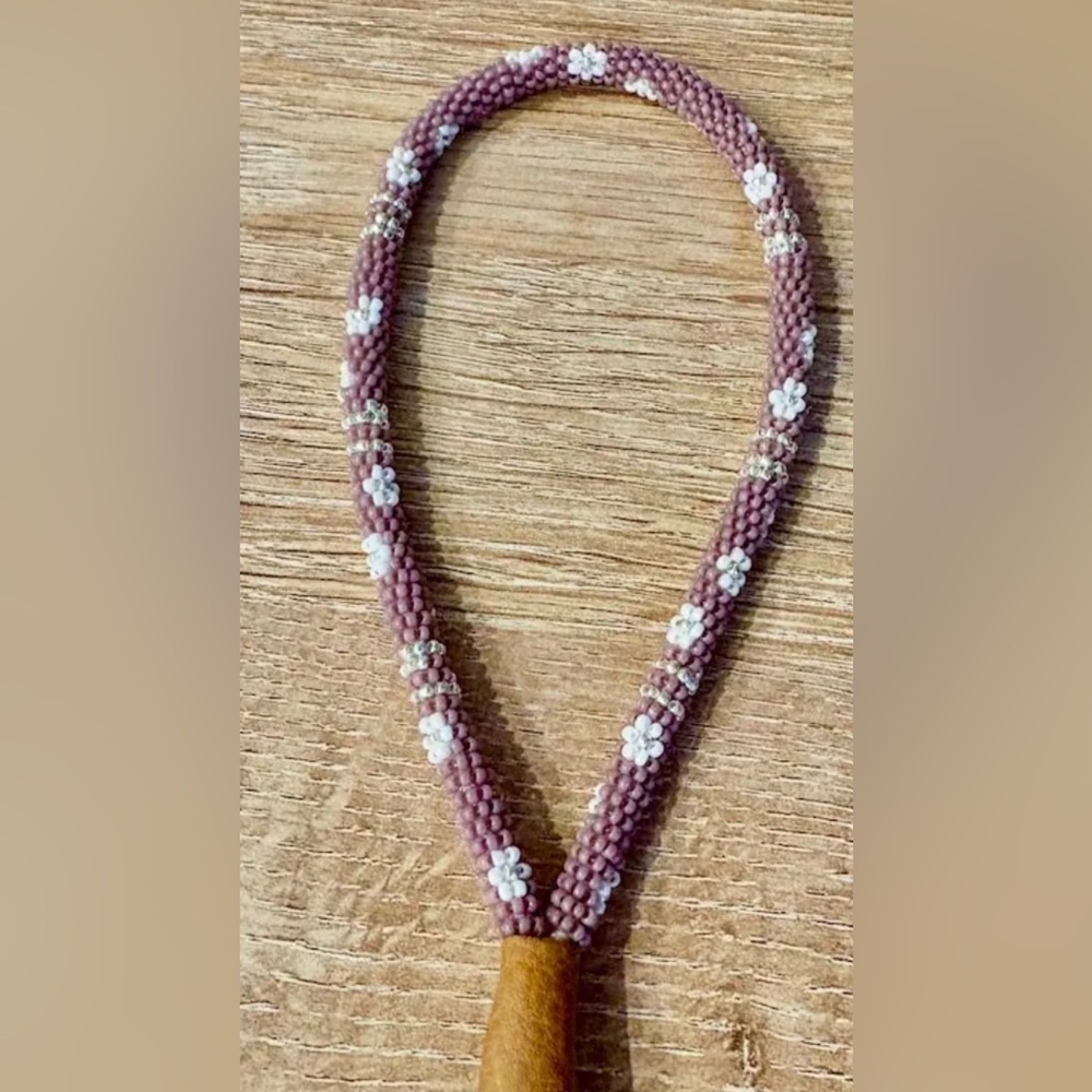 Elegant Beaded Necklace with Floral Accents